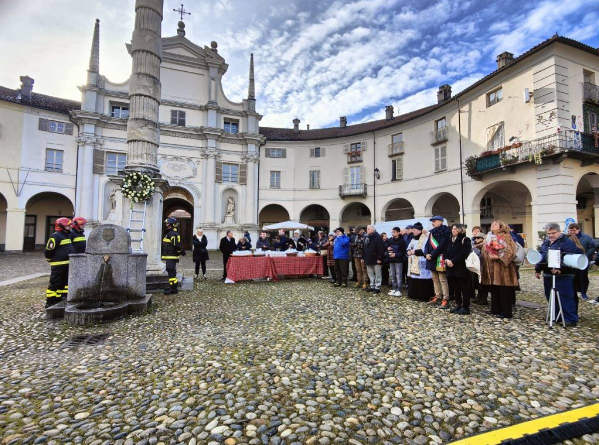 Vigili del fuoco protagonisti per il rito della ghirlanda floreale sulla colonna della Madonna dell'Annunciazione e la festa di Santa Barbara